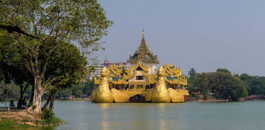 Karaweik Buffet Restaurant