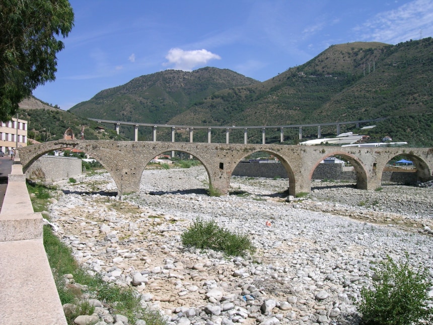 il ponte sul torrente Argentina