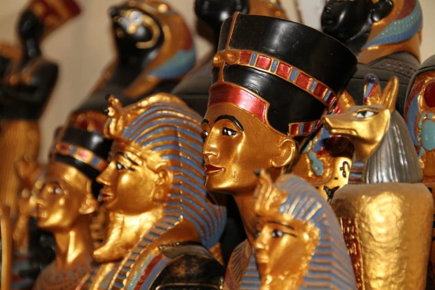 Statues in Egypt Market