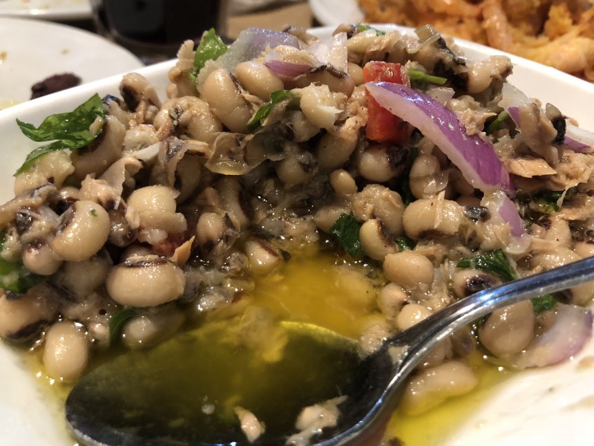 Tuna and black eyed peas salad with peppers and onions