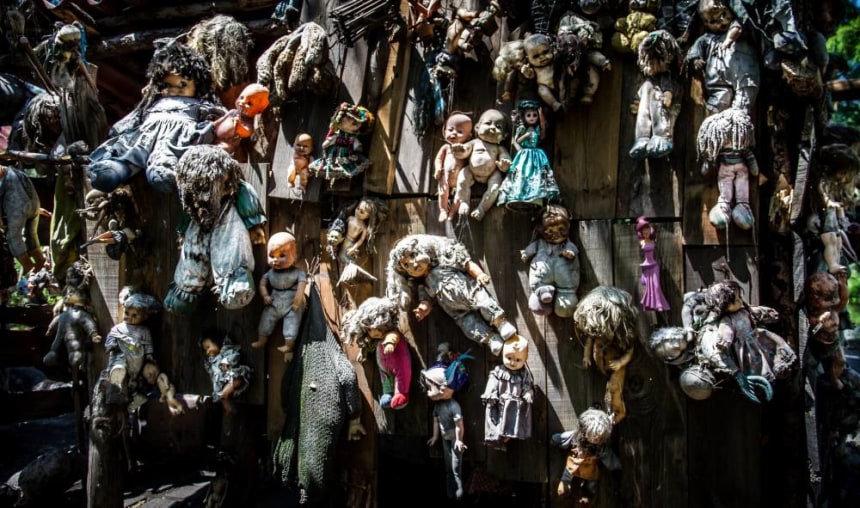 The Island of Dolls