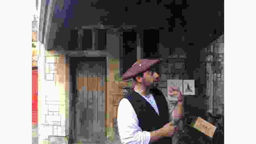 Travel through London with your Guide