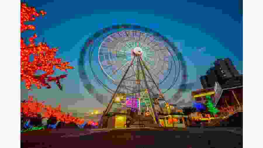 Ride the Giant Wheel at the theme park