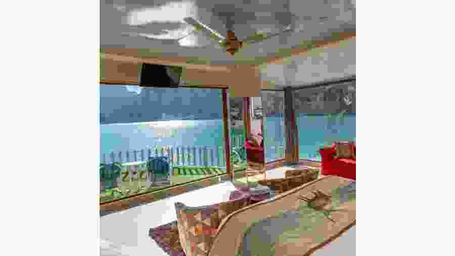 Luxus Hunza Attabad Lake Resort