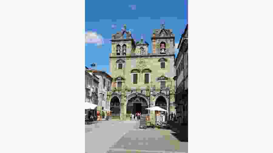 Admire the Cathedral of Braga