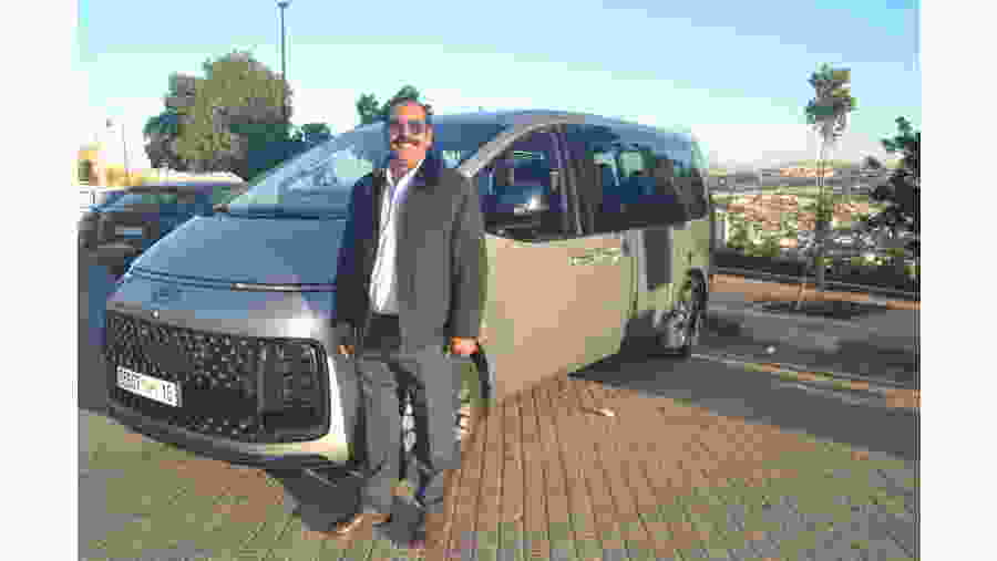 Professional tour guide by car