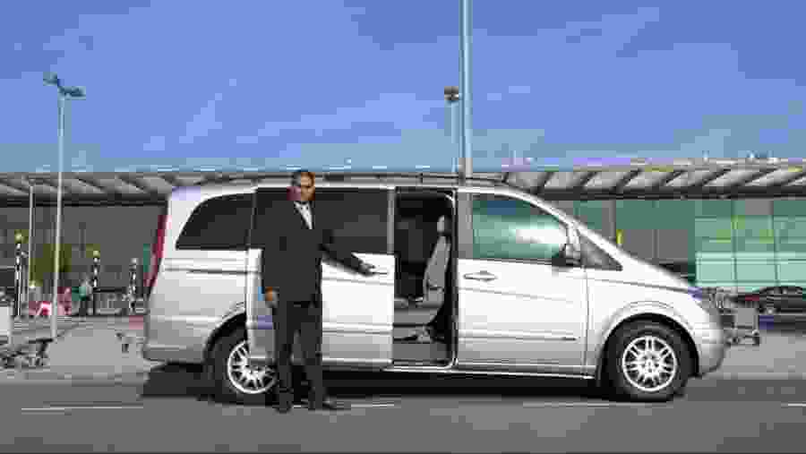 Private Arrival Airport Transfer from Cairo Airport to Cairo or Giza Hotels