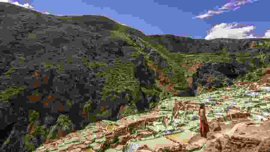 Visit the salt mines of Maras, a gift of nature rich in nutrients