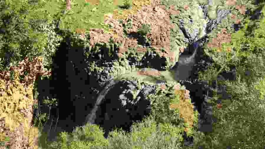 Enjoy the freshness of Oxena Waterfall