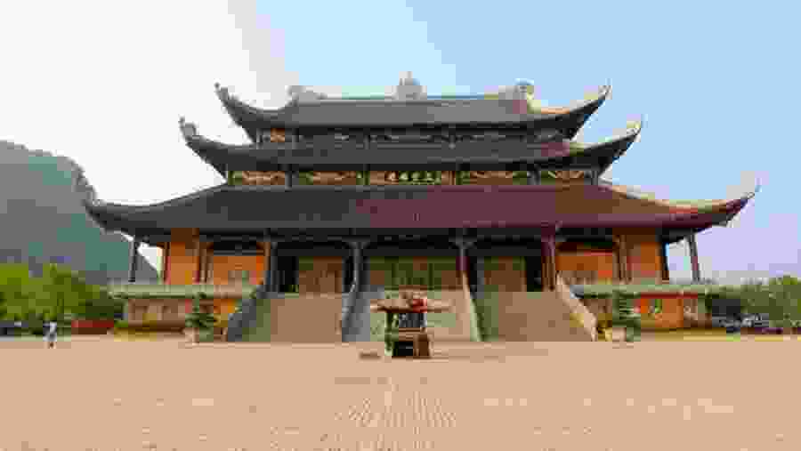 Admire the Bai Dinh Pagoda