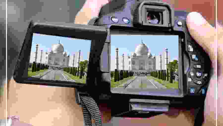 Capture the world-famous Taj Mahal