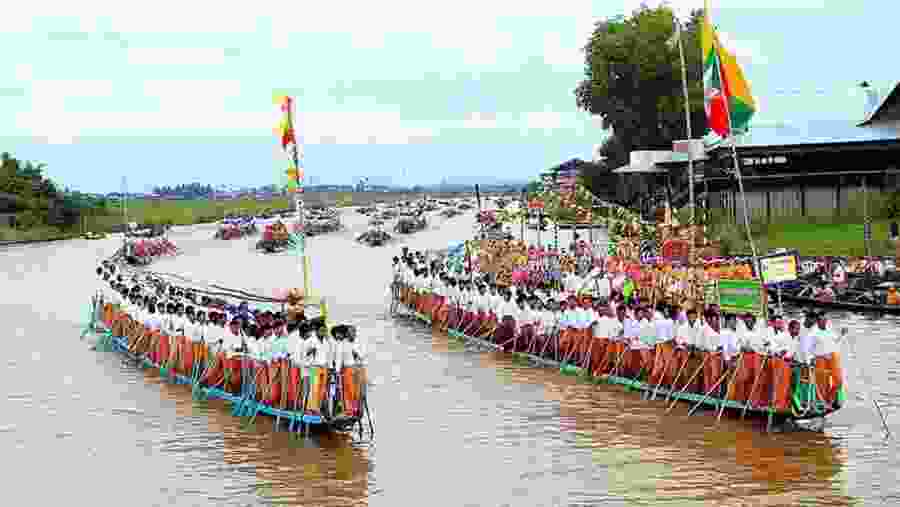Enjoy a Longtail Boat ride