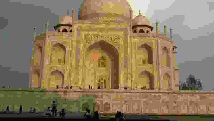 TAJ MAHAL IN SUN SET