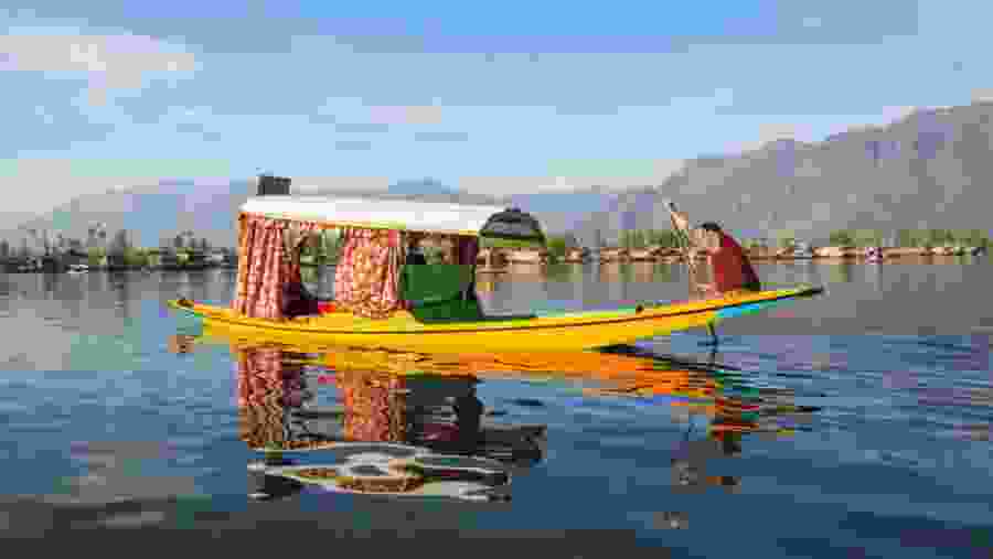 Shikara ride on Dal Lake