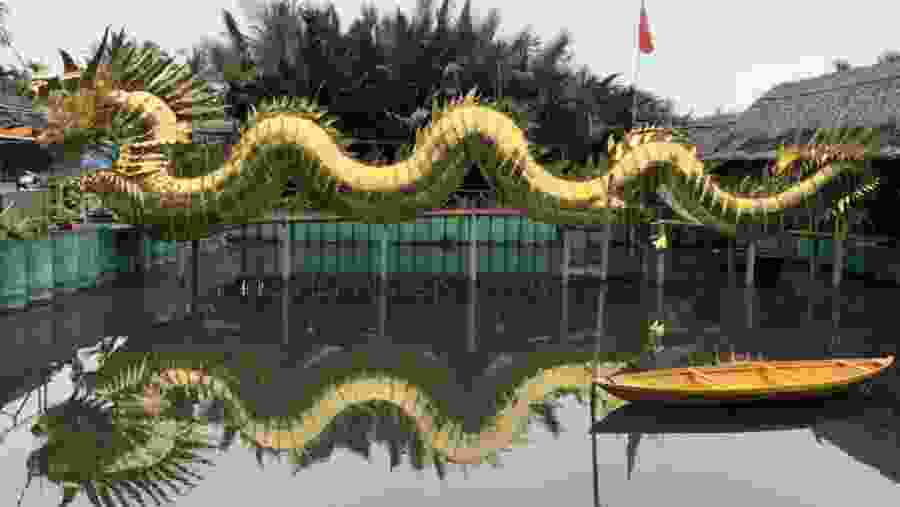 Discover various attractions on your way