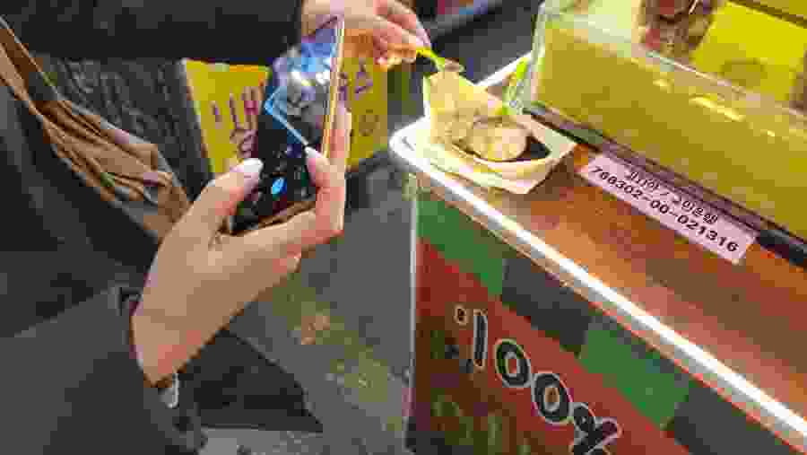 Water drop cake at night market
