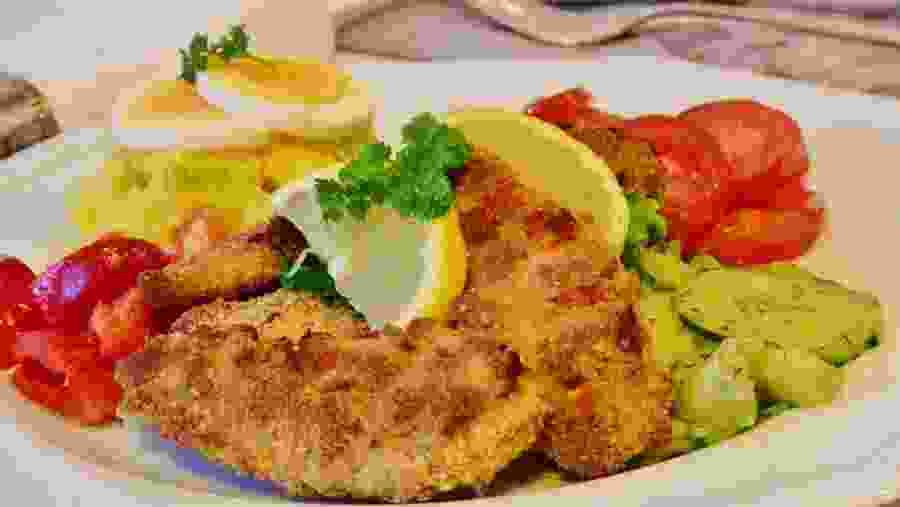 Schnitzel mit Gurkensalat