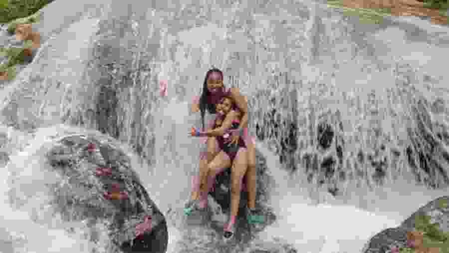 Take a bath in the gushing waters