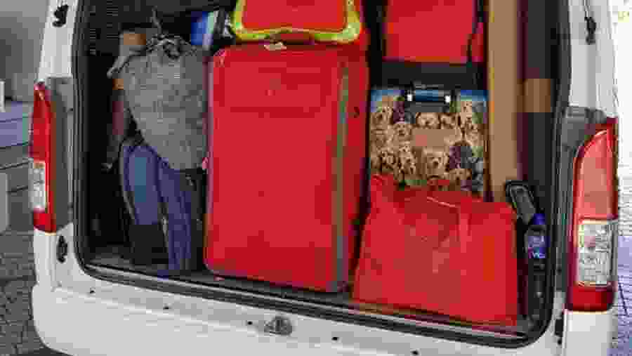 Load luggage safely in transport vehicle