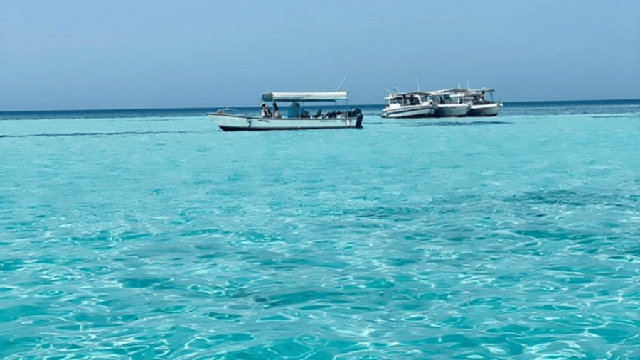 Boating in crystal wtaers