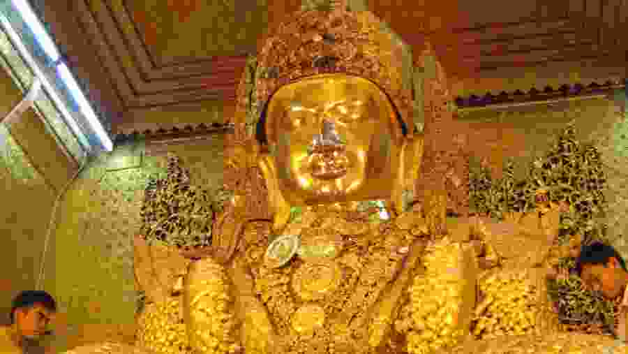 Mahamuni Buddha Image, Mandalay