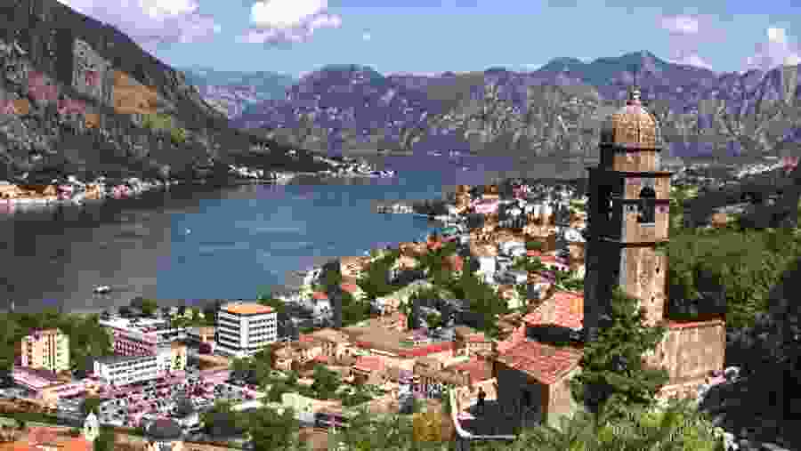 Enjoy sightseeing in the Old Town