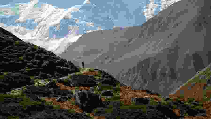 Climb up Annapurna via the stunning Thorang La Pass Trail