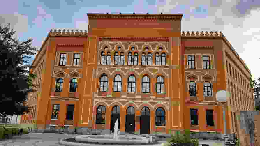 Gymmnasium, Spanish Square