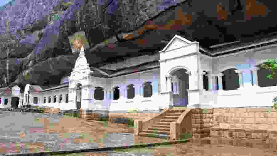 Visit the Dambulla Royal Cave Temple