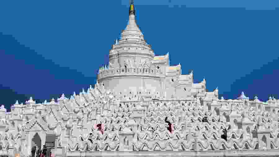 Admire the architecture of stunning pagodas around the city