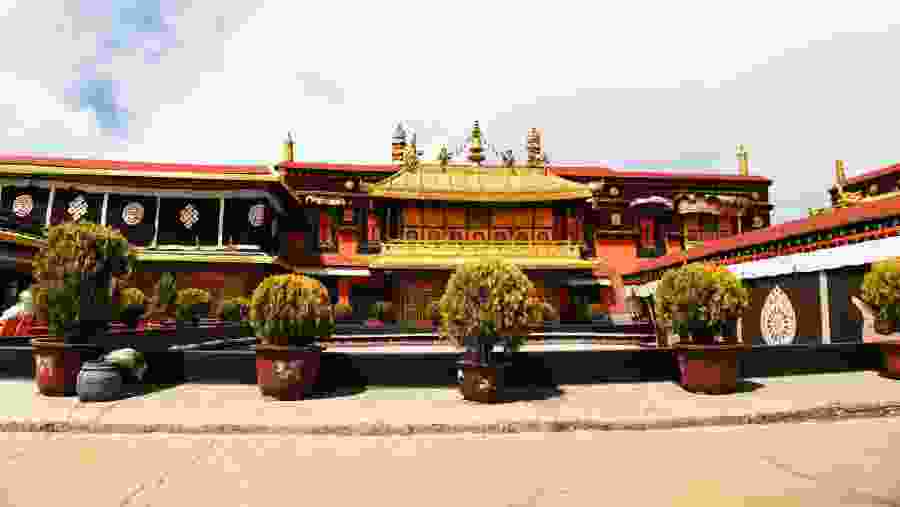 Explore the excellence of Jokhang Temple