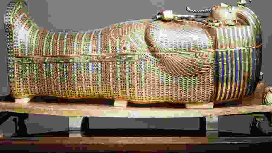 Discover the Egyptian mummy tombs