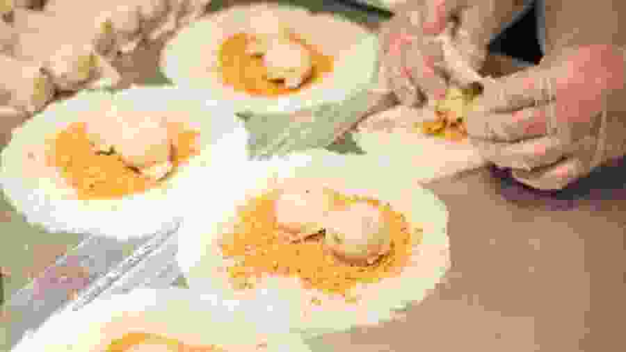 Enjoy Ice Cream Rolls With Peanut Powder