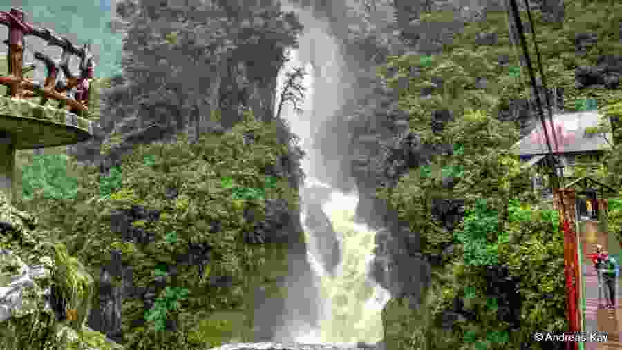 Pailón del Diablo, Baños