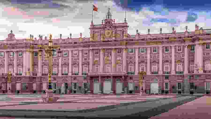 The front view of the Royal Palace.