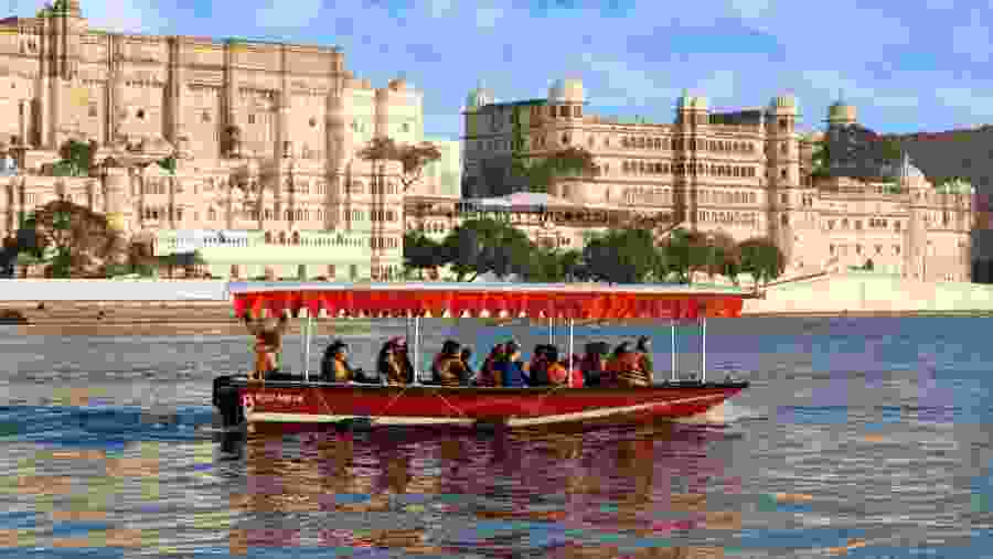 Enjoy Boating in Lake Pichola
