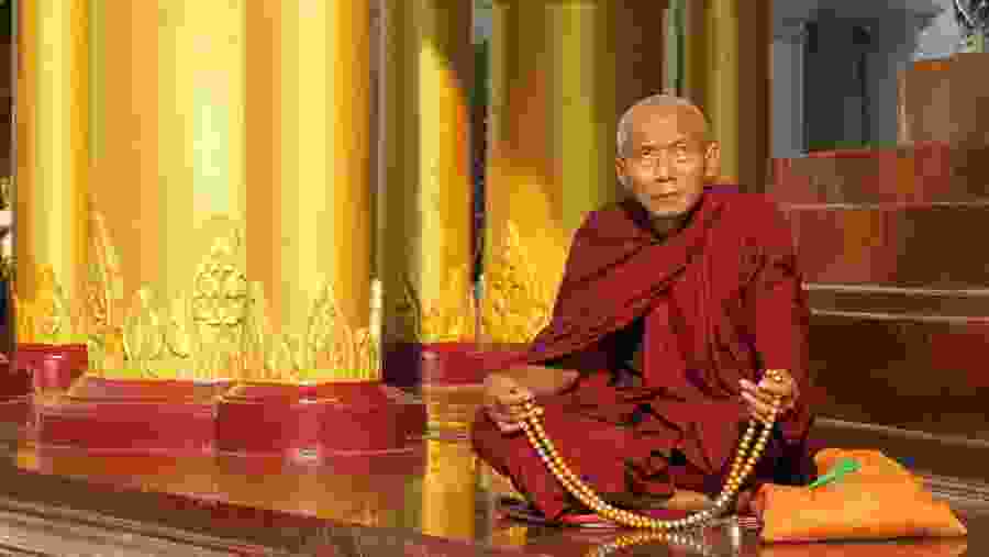 Quietly observe the monks at Yangon monasteries