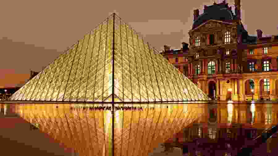 Louvre Museum & glass pyramid