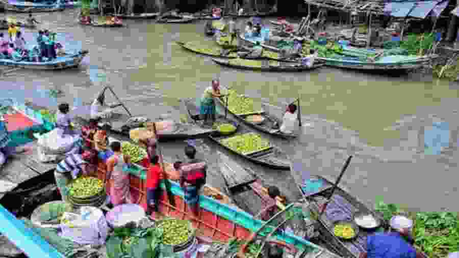 Floating Guava Market