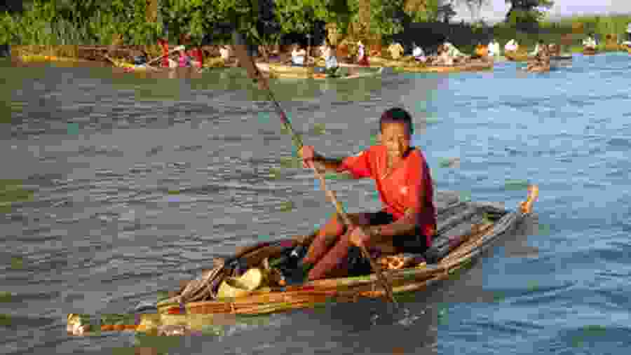 Spot the fishermen with their Tankwas on the river