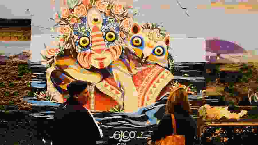 See the murals of Lima