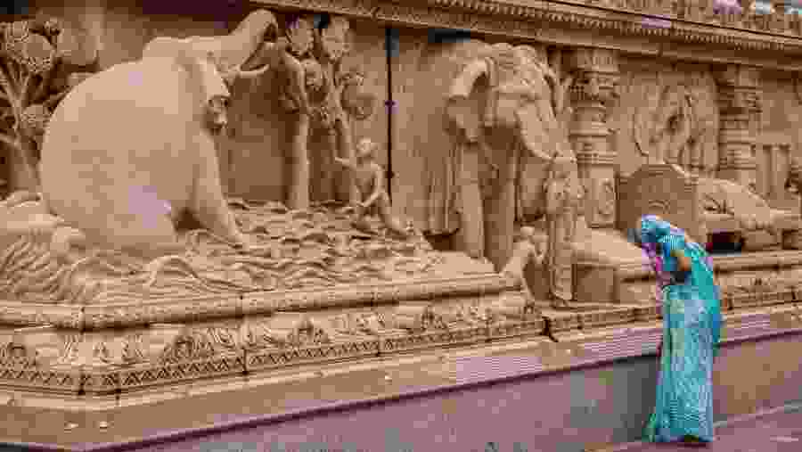 Admire the stone carvings at Akshardham Temple