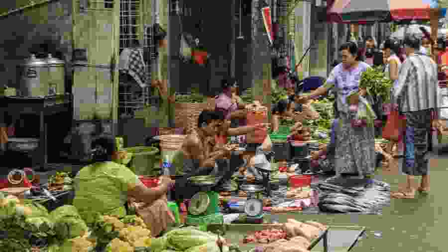 Explore downtown markets of Yangon