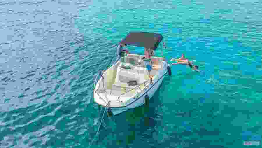 Travellers on a boating experience