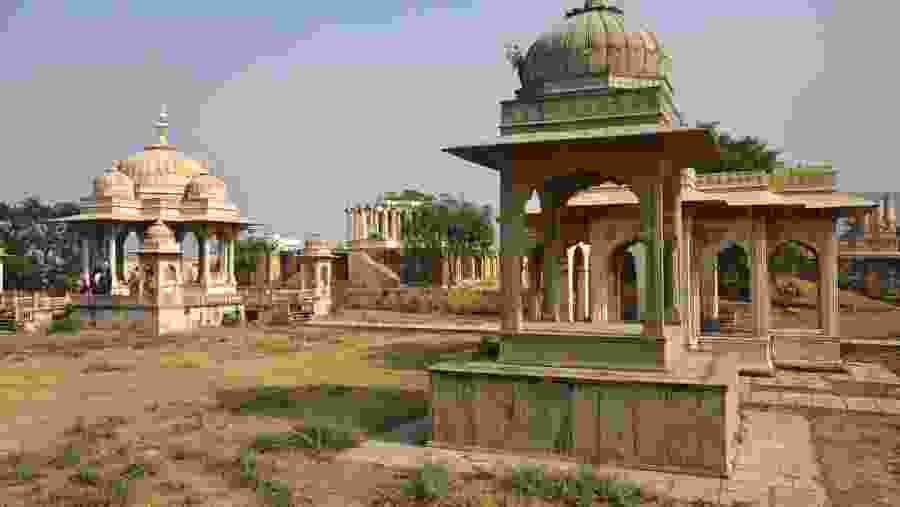 See the historic temples in Varanasi