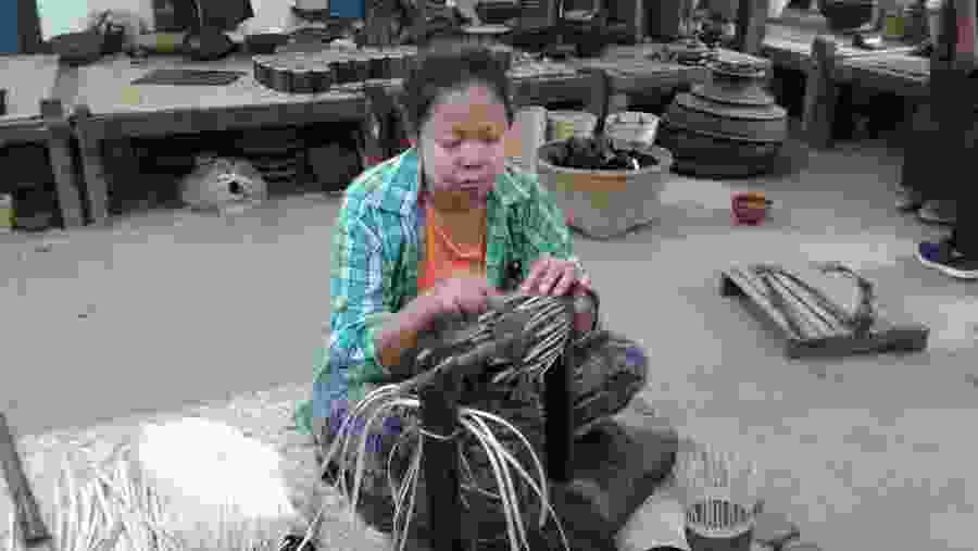 See Crafts at Bagan Villages