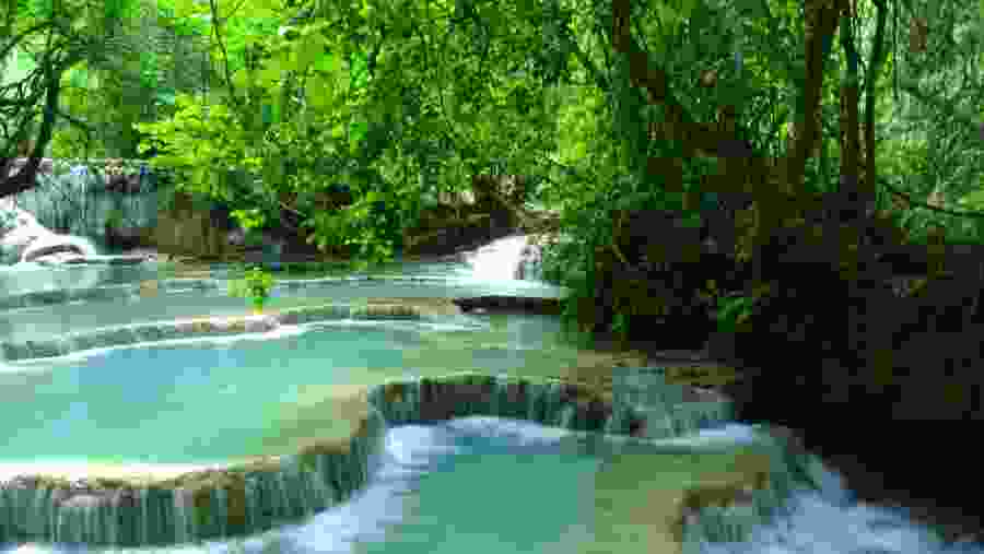 Visit the Kuangsi waterfall at Laung Prabang