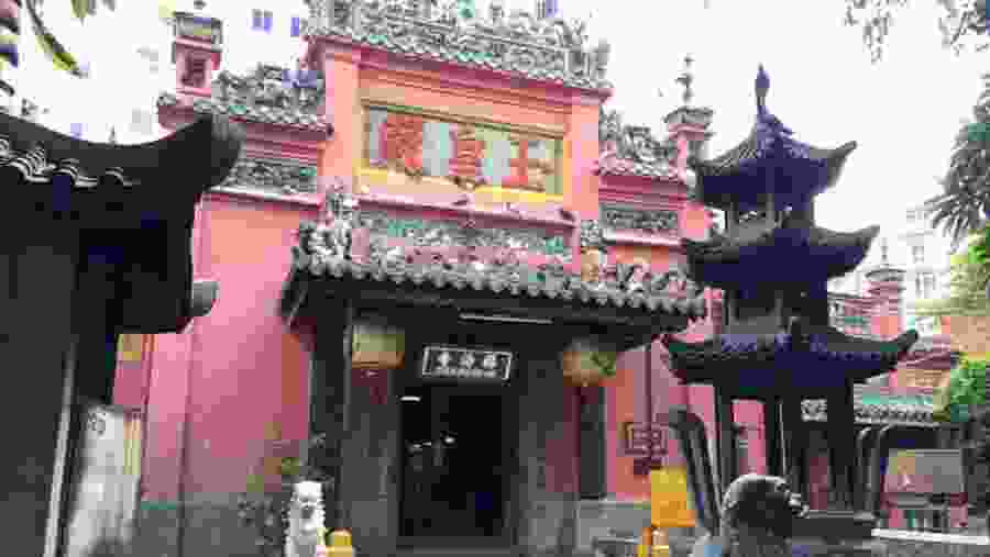 Admire the Chinese architecture