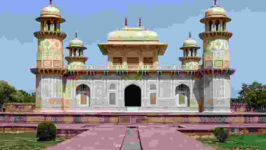 Witness the beauty of the Baby Taj - Tomb of I'tim?d-ud-Daulah in Agra, India