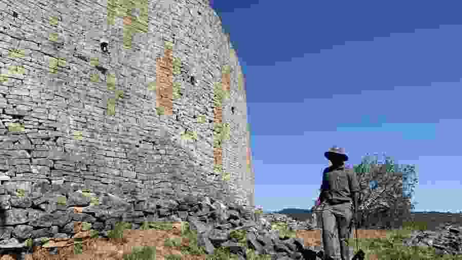 Spot Ruins of the Zimbabwe